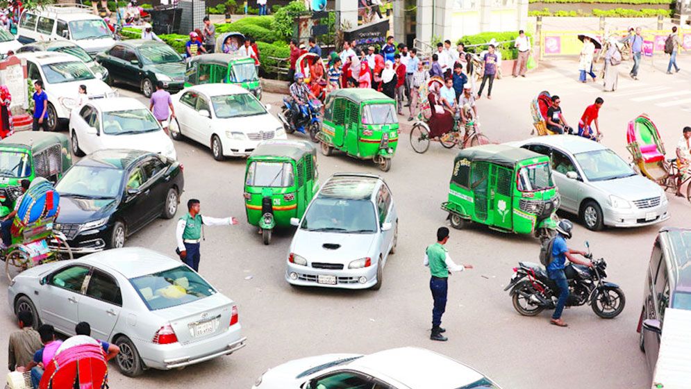 ব্যবস্থাপনা গলদে অচল সড়ক