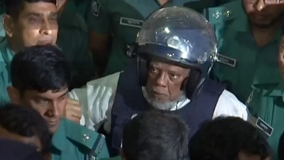 আদালতে হট্টগোল, আইনজীবীকে মারধর: এই পরিবেশ নিয়ে যা বললেন আমু