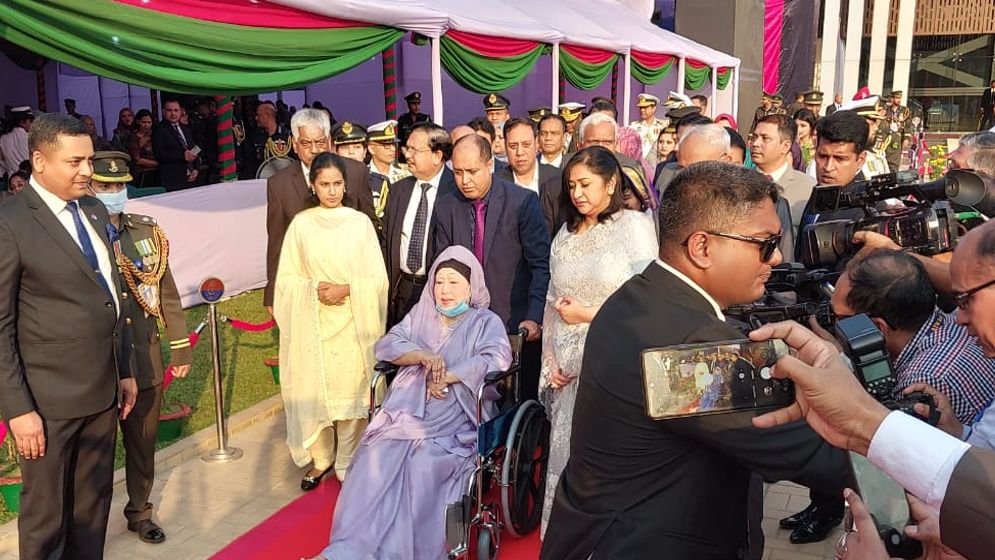 এক যুগ পর সশস্ত্র বাহিনী দিবসের অনুষ্ঠানে খালেদা জিয়া
