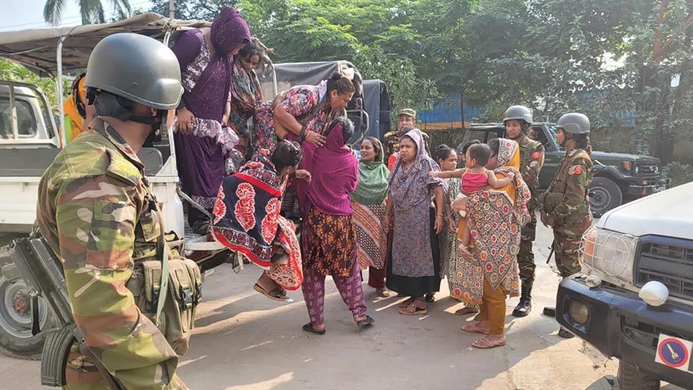 টঙ্গীতে যৌথ বাহিনীর অভিযান, ৭২ নারী-পুরুষ আটক