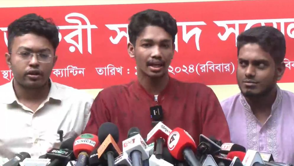 সাত কলেজ ইস্যুতে কঠোর কর্মসূচির হুঁশিয়ারি শিক্ষার্থীদের