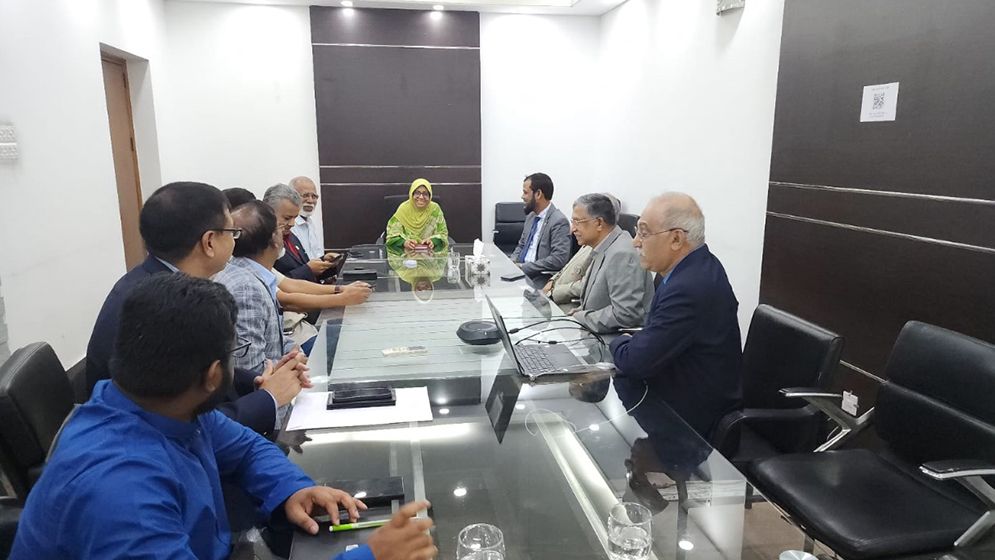 স্বাস্থ্য উপদেষ্টার সঙ্গে রেড ক্রিসেন্ট সোসাইটির সৌজন্য সাক্ষাৎ