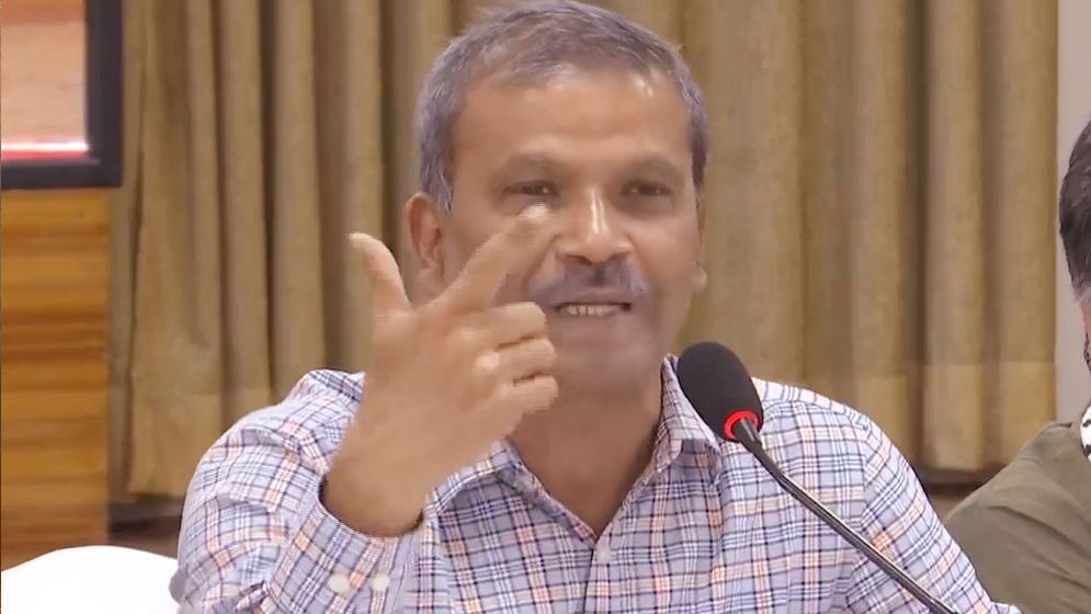 আন্দোলনকারীদের কঠোর হুঁশিয়ারি বার্তা আইন উপদেষ্টার