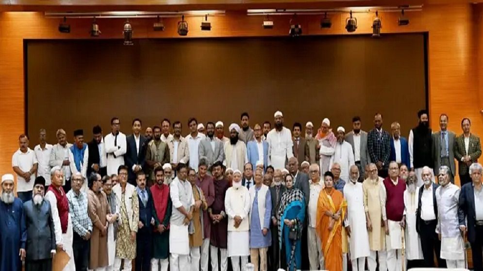 দেশকে নতুন করে অস্থির করার পাঁয়তারা চলছে: রাজনৈতিক দলগুলোকে প্রধান উপদেষ্টা