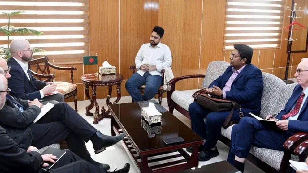 তথ্য উপদেষ্টার বক্তব্য নিয়ে ধোঁয়াশা, কর্মকর্তা প্রত্যাহার