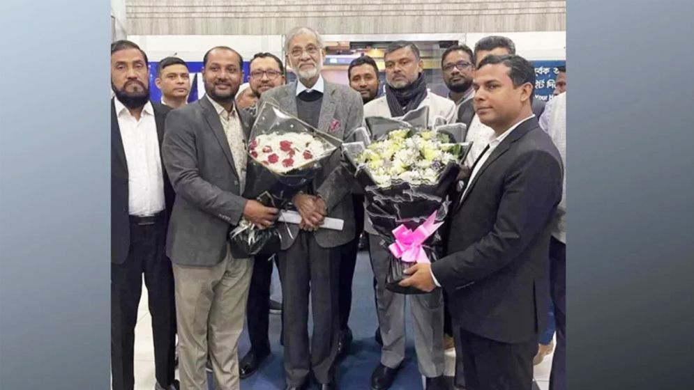 দেশে ফিরে জাতীয় ঐক্যের কথা বললেন ব্যারিস্টার রাজ্জাক   