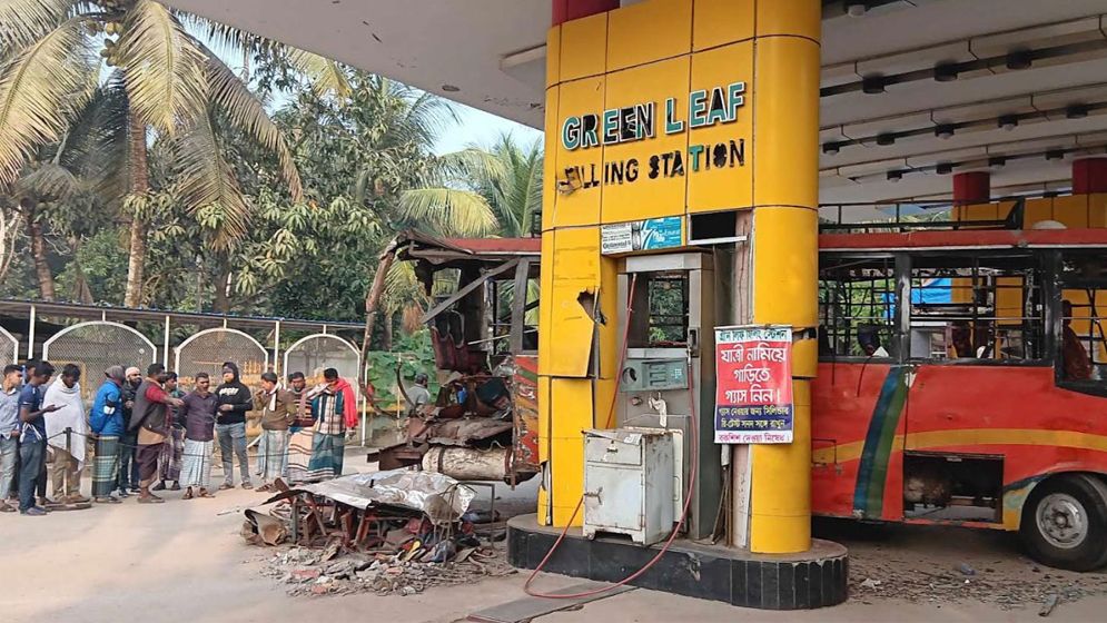 একই ফিলিং স্টেশনে বাসের সিলিন্ডার বিস্ফোরণে নিহত ১