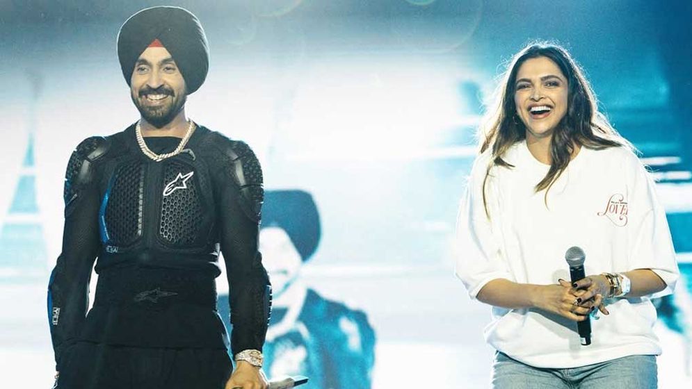 কনসার্টে হঠাৎ হাজির দীপিকা