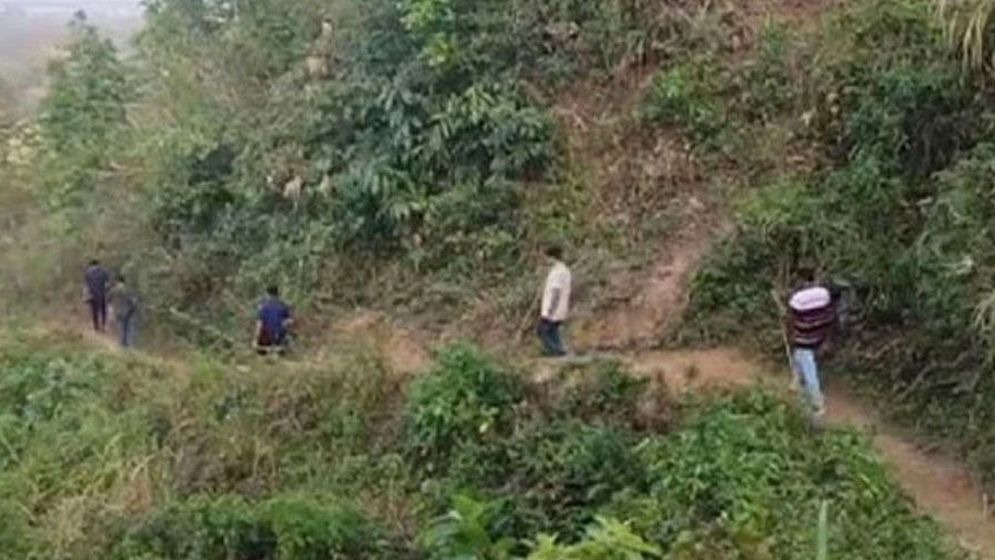 পাহাড়ি এলাকা থেকে ১৯ বনকর্মীকে অপহরণ