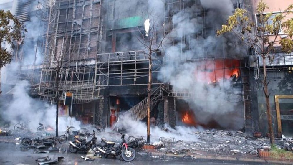 হ্যানয়ের পানশালায় আগুনে নিহত ১১