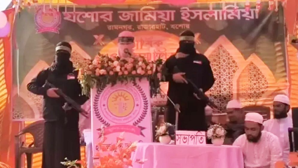মাদরাসার একটি অনুষ্ঠান যেভাবে সামাজিক যোগাযোগমাধ্যমে তোলপাড় তৈরি করলো