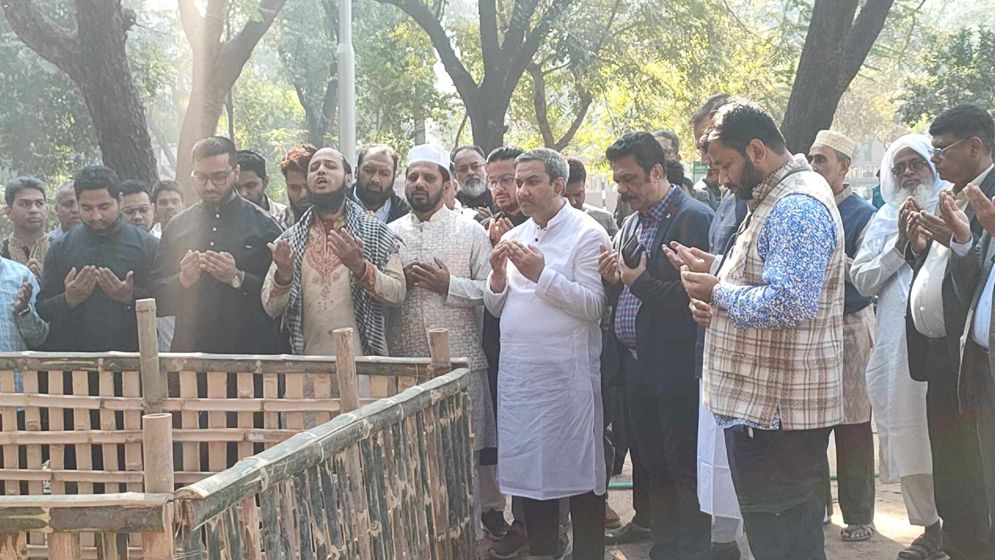 বুদ্ধিজীবী কবরস্থানে চিরনিদ্রায় শায়িত উপদেষ্টা হাসান আরিফ