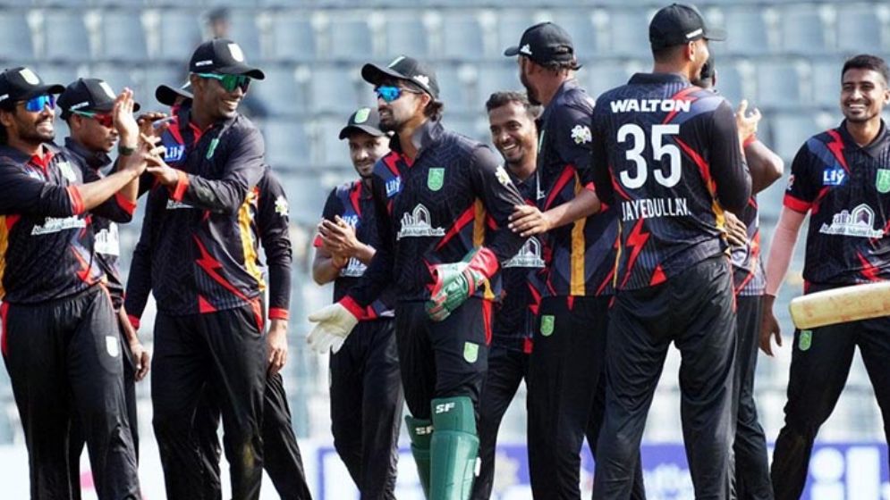 বরিশালের বিপক্ষে ১ রানের রোমাঞ্চকর জয় খুলনার