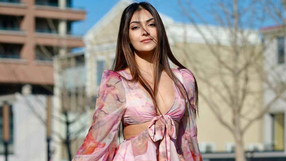 বিপিএলে চমক দেখিয়ে সুন্দরী মডেল নিয়োগ চট্টগ্রামের, জানা গেল কারণ