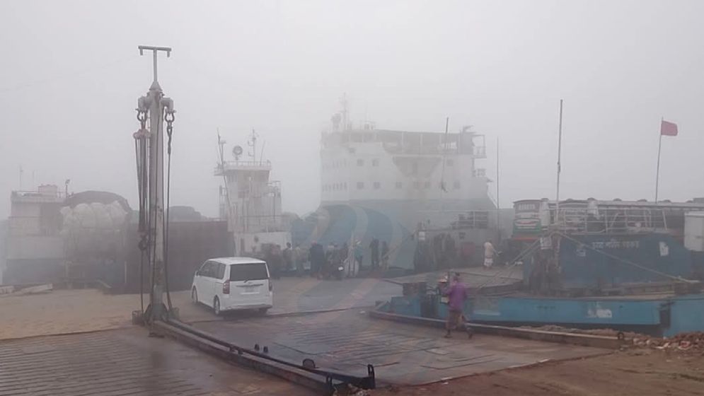 পাটুরিয়া-দৌলতদিয়া রুটে ফেরি চলাচল বন্ধ