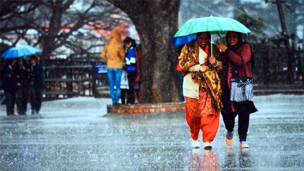 দেশজুড়ে ভারী বৃষ্টির আভাস, বাড়বে শীতের তীব্রতা