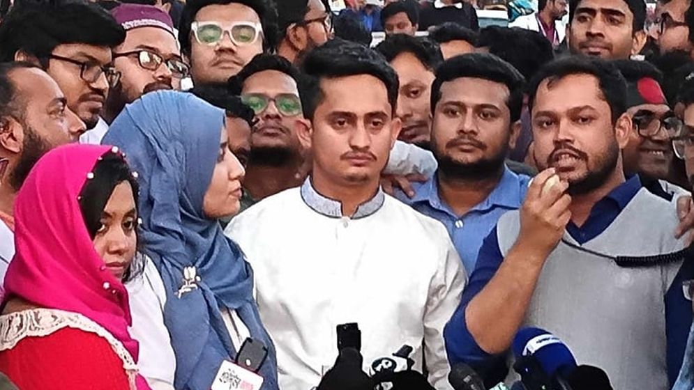 সারজিসের আশ্বাসে শাহবাগ ছাড়লেন চিকিৎসকরা