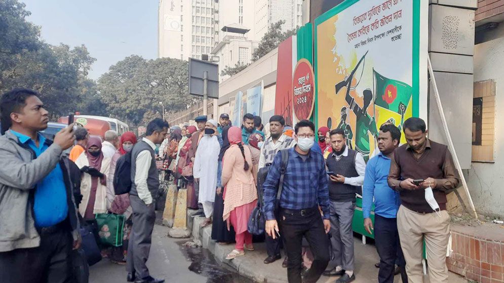 সচিবালয়ে কাউকে ভেতরে ঢুকতে দিচ্ছে না আইনশৃঙ্খলা বাহিনী