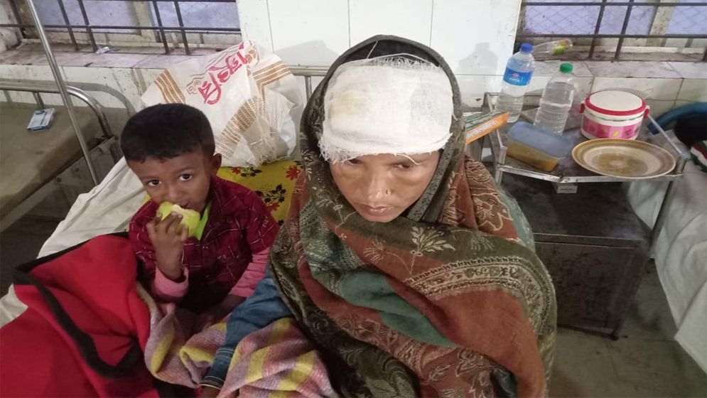 জামিনে থেকেও পালিয়ে বেড়াচ্ছে দিনমজুর পরিবার  