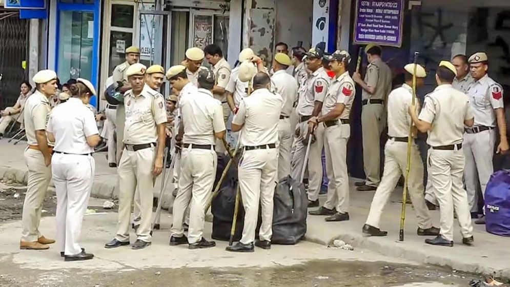 অবৈধ বাংলাদেশিদের ধরতে সারা দিল্লিতে অভিযান