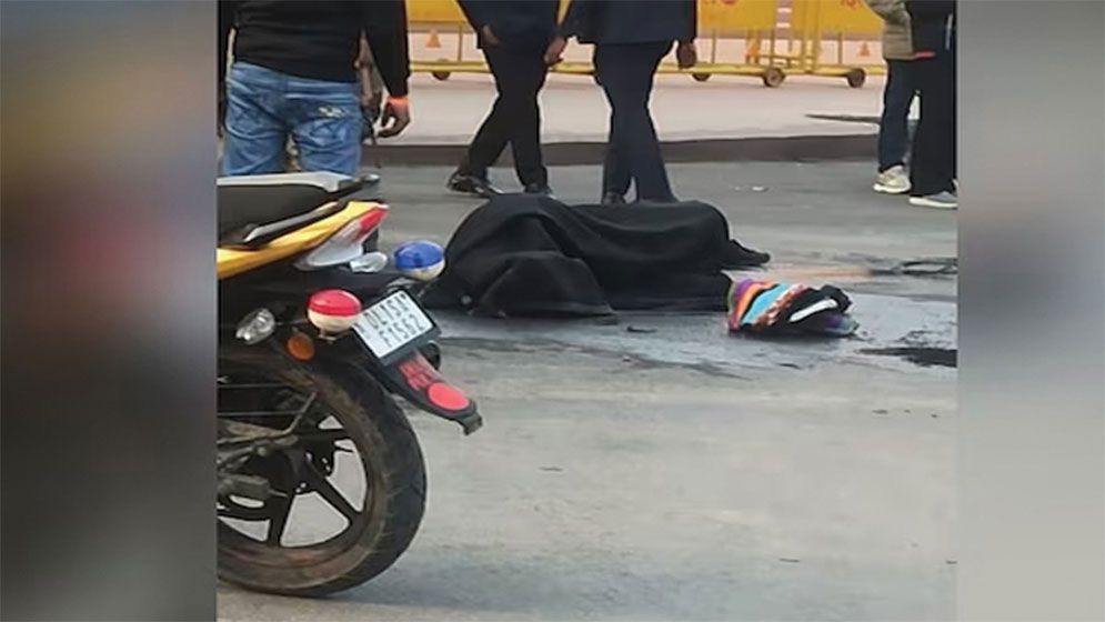 সংসদ ভবনের সামনে গায়ে আগুন দিয়ে আত্মহত্যার চেষ্টা যুবকের