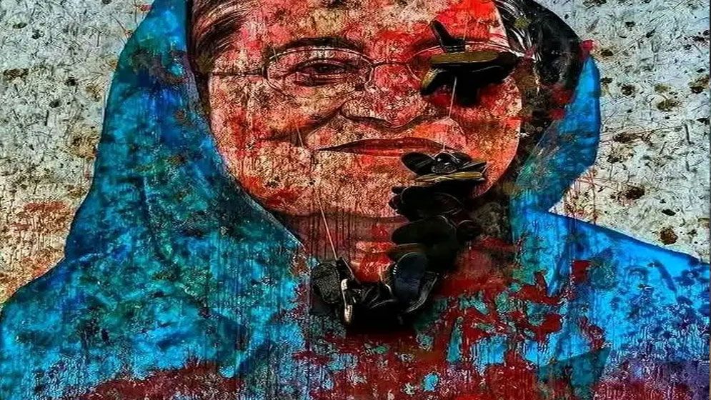 গভীর রাতে শেখ হাসিনার ‘ঘৃণাস্তম্ভের’ গ্রাফিতি মোছায় বিক্ষোভ, প্রক্টরের পদত্যাগ দাবি