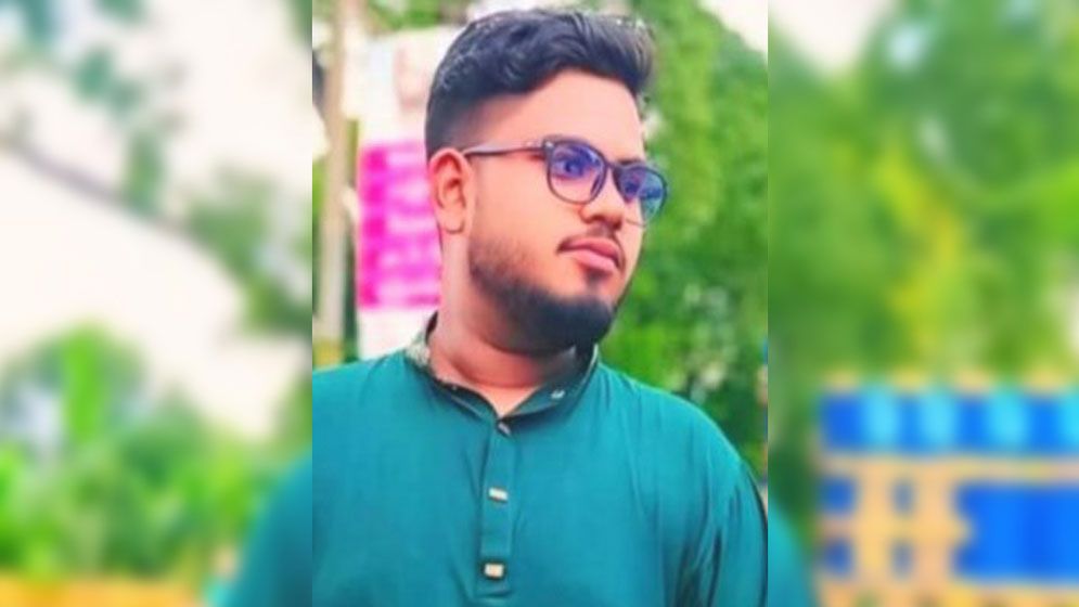 প্রকাশ্যে ছাত্রদল নেতাকে কোপালো নিষিদ্ধ ছাত্রলীগ নেতারা