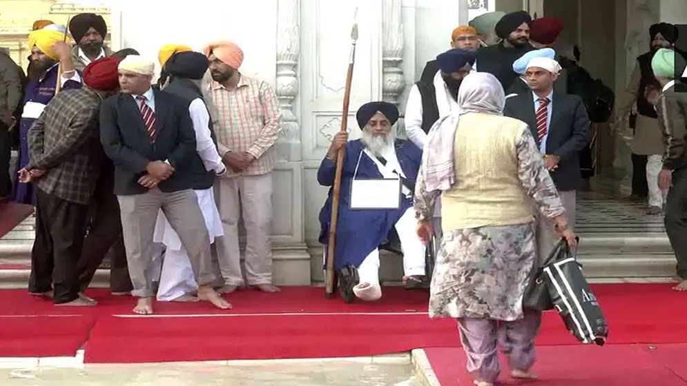 শৌচাগার পরিষ্কারে পাঞ্জাবের সাবেক উপমুখ্যমন্ত্রী
