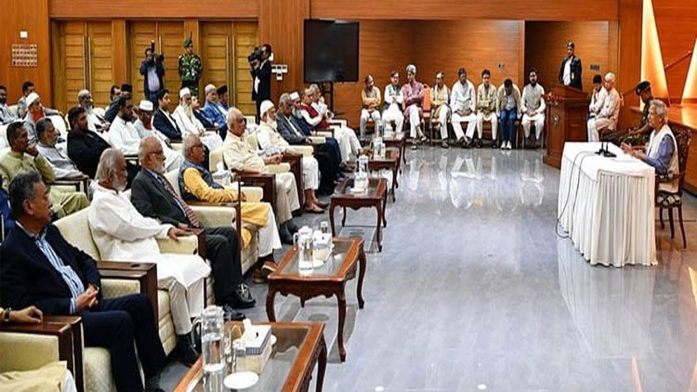 গণঅভ্যুত্থান নস্যাৎ করার যড়যন্ত্রের বিরুদ্ধে একজোট হতে হবে :  প্রধান উপদেষ্টা 