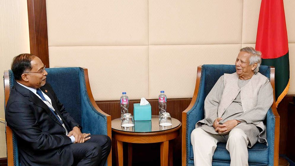 প্রধান উপদেষ্টার সঙ্গে কায়রোতে মালয়েশিয়ার মন্ত্রীর সাক্ষাৎ, যে আলাপ হলো