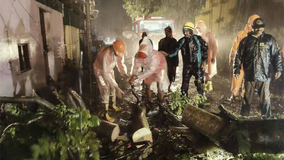 ভারতে আঘাত হেনে নিম্নচাপে পরিণত হয়েছে ‘ফেনজাল’