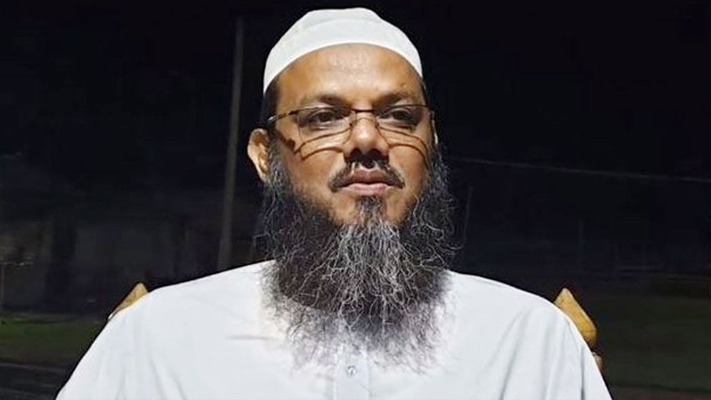 মুরিদের বউ নিয়ে হোটেলে চরমোনাই পীর, যা জানা গেলো