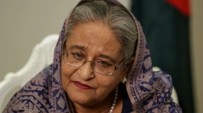 রেলস্টেশনের বিলবোর্ডে লেখা ‘শেখ হাসিনা আবার আসবে’, নেপথ্যে কে?