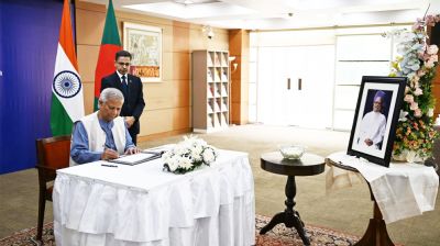 ভারতীয় হাইকমিশনে ড. মনমোহন সিংয়ের প্রতি প্রধান উপদেষ্টার শ্রদ্ধা জ্ঞাপন