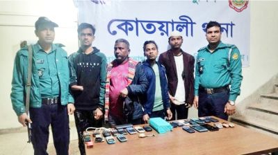 ওয়াইজ ঘাট থেকে ৪ ছিনতাইকারী গ্রেপ্তার 