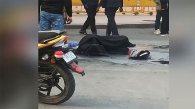 সংসদ ভবনের সামনে গায়ে আগুন দিয়ে আত্মহত্যার চেষ্টা যুবকের
