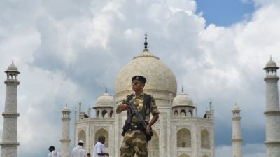 বোমা মেরে তাজমহল উড়ানোর হুমকি, থমথমে আগ্রা, নিরাপত্তা জোরদার