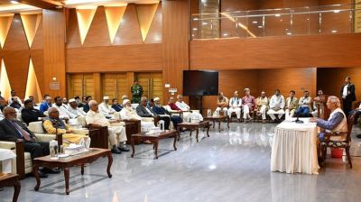  যে তিন বিষয়ে রাজনৈতিক দলগুলোর পরামর্শ চাইলেন প্রধান উপদেষ্টা