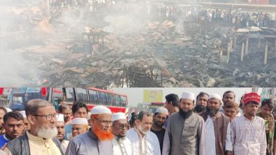 চান্দিনায় মধ্যরাতে ভয়াবহ আগুন, শতাধিক দোকান পুড়ে ছাই