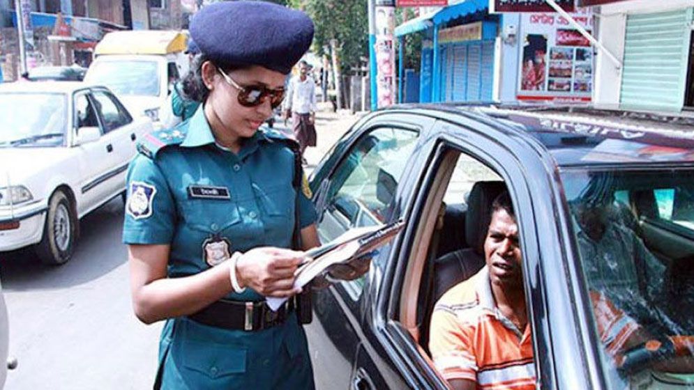 রাজধানীতে ট্রাফিক আইন লঙ্ঘনে ১৮১৬ মামলা