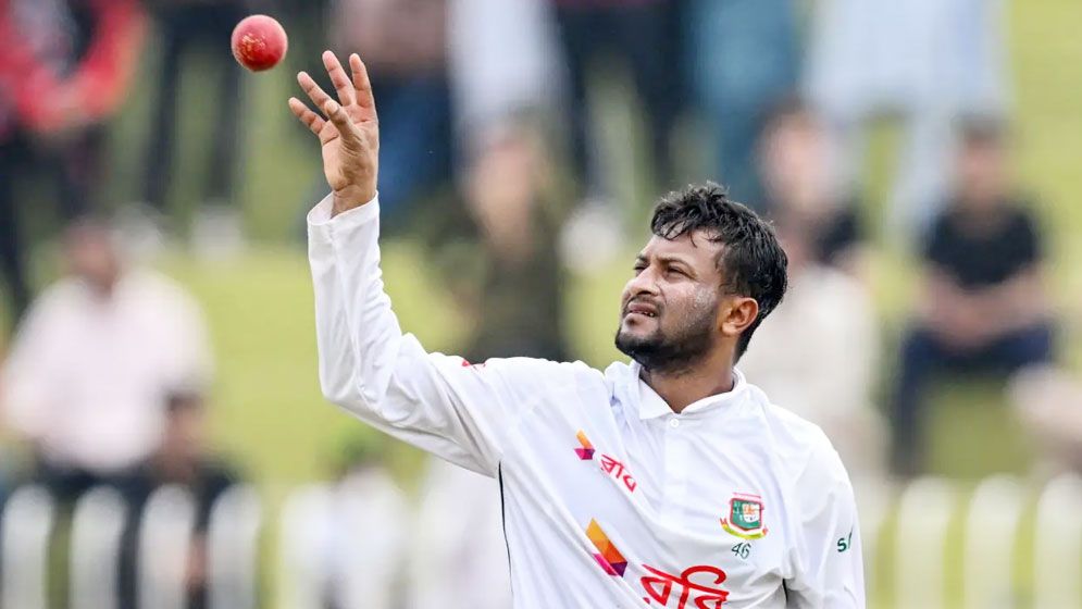 নিষিদ্ধ সাকিবের বোলিং!