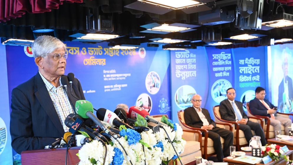 ৫০ বছর বহু শিল্প কর অব্যাহতি পেয়েছে, আর কতকাল: অর্থ উপদেষ্টা