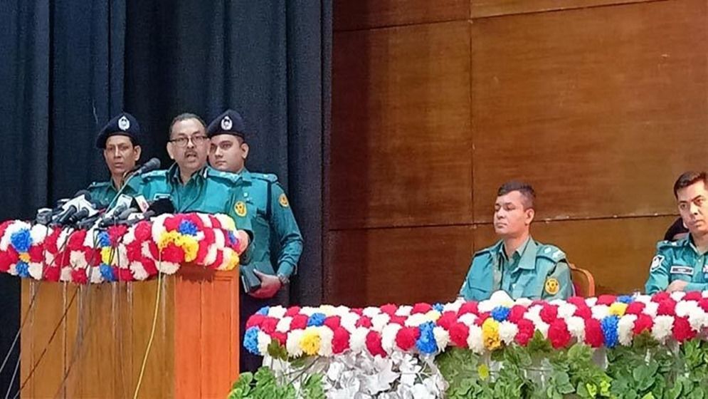 চাঁদাবাজদের বিরুদ্ধে কখন অভিযান, জানালেন ডিএমপি কমিশনার