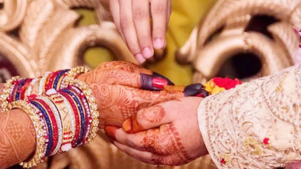 স্বামীকে ১২ বার বিয়ে করে ১২ বার তালাক, কারণ যা জানা গেলো