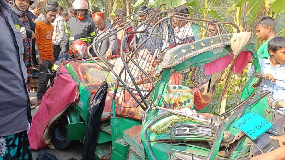 শেরপুরে বাস-সিএনজির মুখোমুখি সংঘর্ষে নারীসহ নিহত ৬