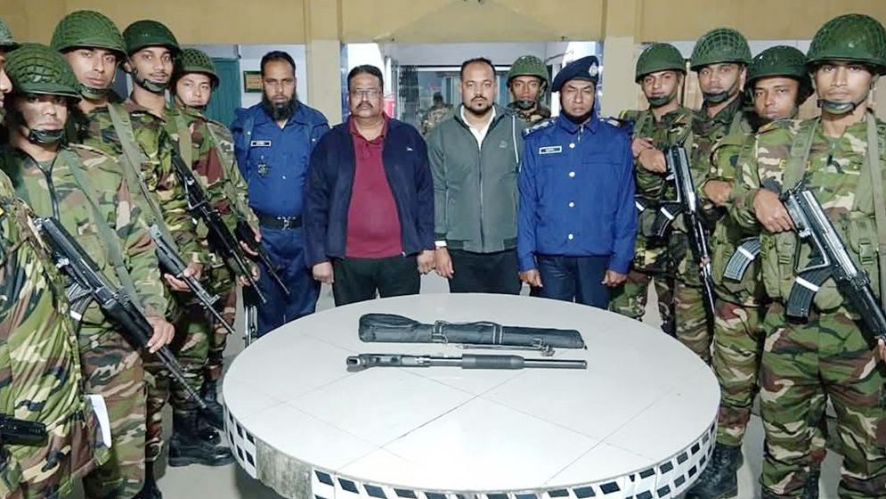 আওয়ামী লীগ ও জাসদের ৩ নেতা অস্ত্রসহ গ্রেপ্তার