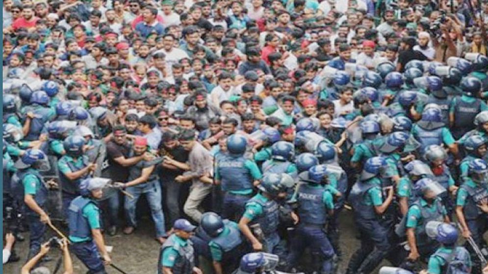 হত্যা, হত্যাচেষ্টা মামলার আসামি ৯৫২ পুলিশ