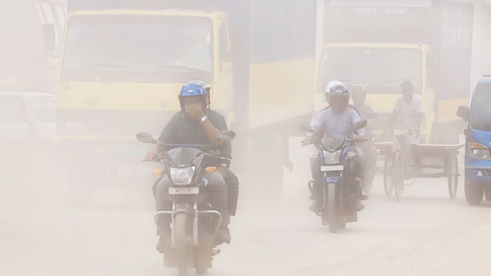 বায়ুদূষণে শীর্ষে দিল্লি, ঢাকায় উন্নতি