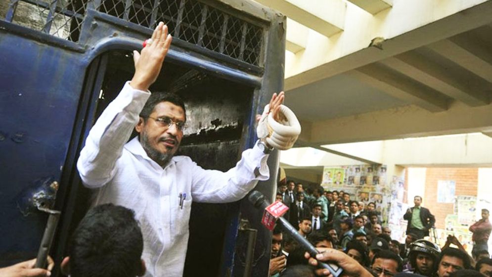 বাবরের মুক্তির অপেক্ষায় কারাগারের সামনে নেতাকর্মীদের ভিড়