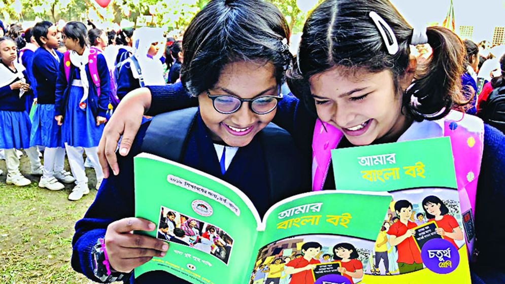 শিক্ষার্থীদের বই পাওয়া নিয়ে যা জানালেন প্রাথমিক ও গণশিক্ষা উপদেষ্টা